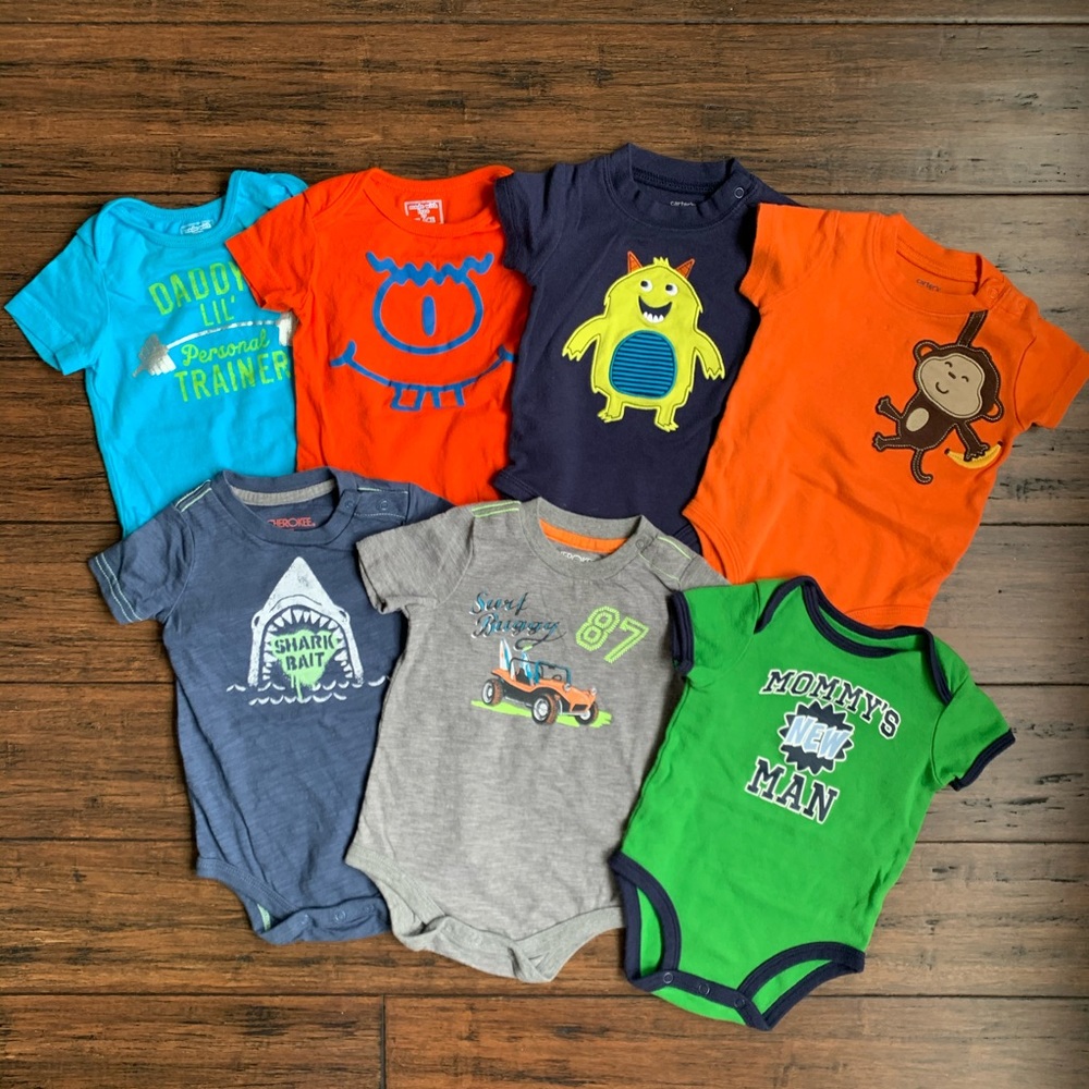 Lot of 7 onesies/bodysuits (Mixed Brands)